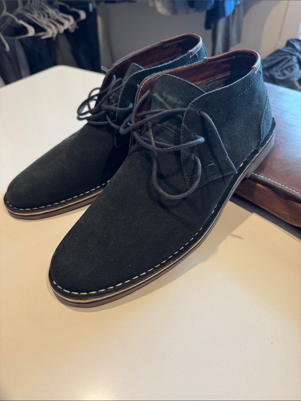 Kenneth Cole Navy Suede Chukka Boots – Men’s Size 13